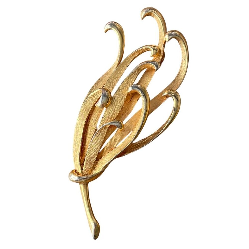 Vintage Kramer of New York Mid-Century Gold-Tone Leaf Brooch Pin - Picture 3 of 5